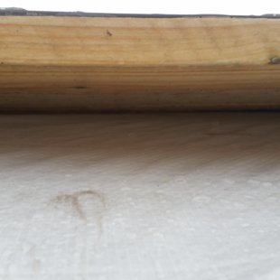 jumta ventilācijas sprauga ''veiksmīgi'' aizspiesta ar fasādes vati