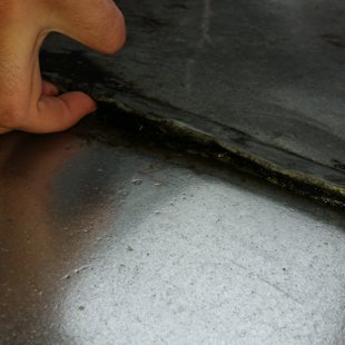 Trīs pēc kārtas pareizi iestrādāti jumta logi, jumta slīpums ap 7 grādi