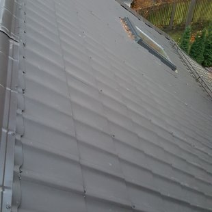 izrādās kad metāla dakstiņu var skrūvēt arī tikai viļņa augšā =D