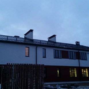 Dūmvadu pieslēgumu izveide, jumtiņu uzstādīšana un jumta kāpņu montāža