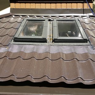 jumta loga iestrāde segumā, seguma un pieslēguma montāža