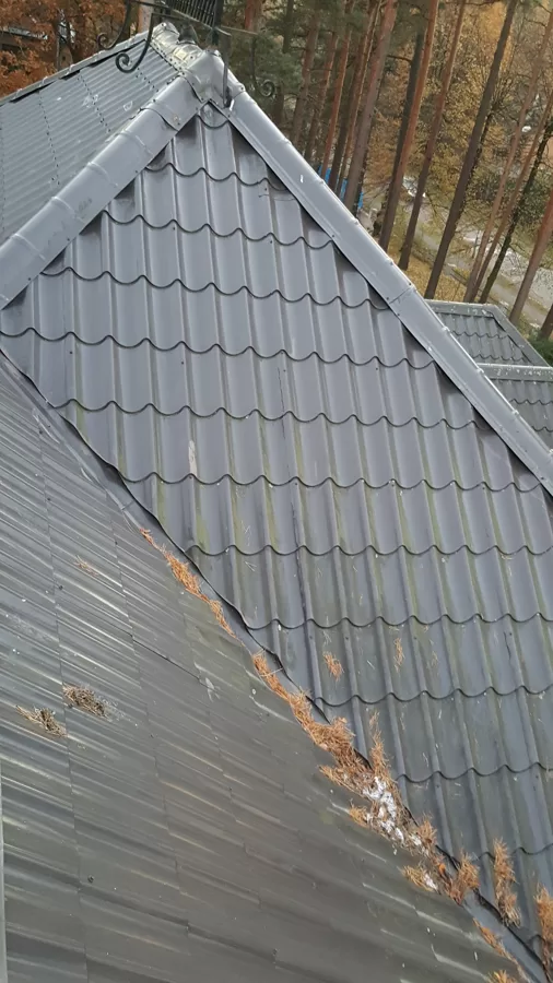 izrādās kad metāla dakstiņu var skrūvēt arī tikai viļņa augšā =D
