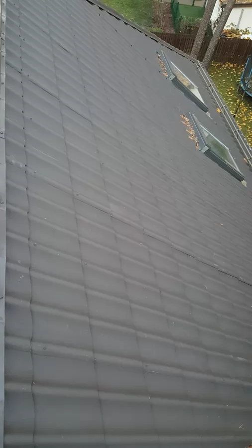 izrādās kad metāla dakstiņu var skrūvēt arī tikai viļņa augšā =D