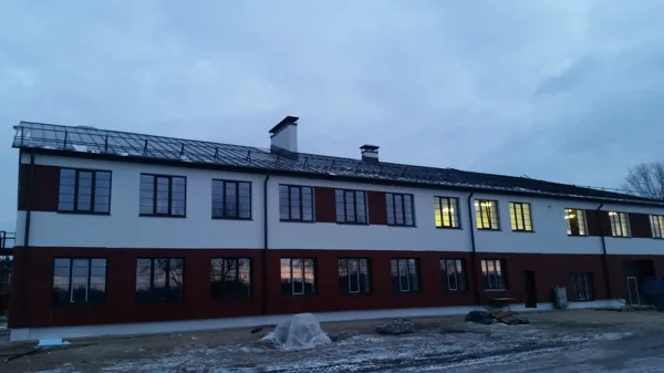 Dūmvadu pieslēgumu izveide, jumtiņu uzstādīšana un jumta kāpņu montāža