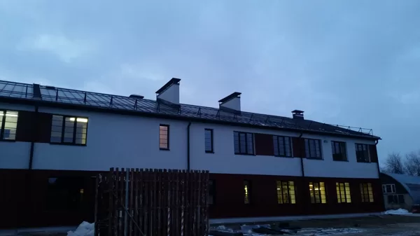 Dūmvadu pieslēgumu izveide, jumtiņu uzstādīšana un jumta kāpņu montāža