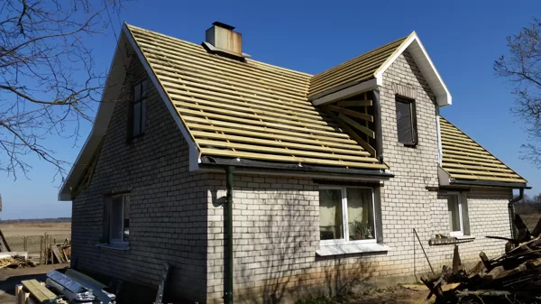 notek sistēmu un jumta kastes montāža