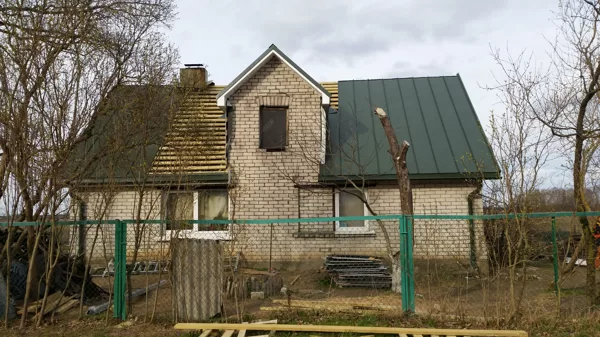 lāseņu, sateku, vējmalu, kores  un seguma monāža