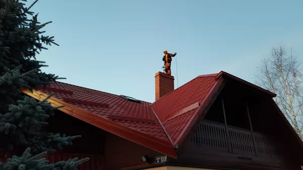  skursteņa / Dūmvada tīrīšana, sniega bremzes un vējmalas uzstādīšana