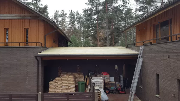 plēves un dubultlatojuma ieklāšana