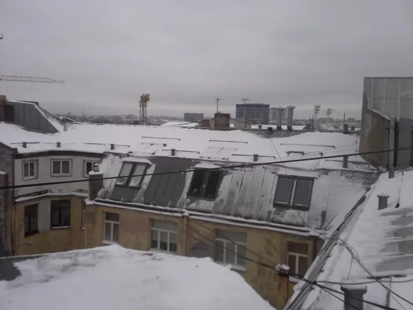 sniega un ledus tīrīšana no jumta
