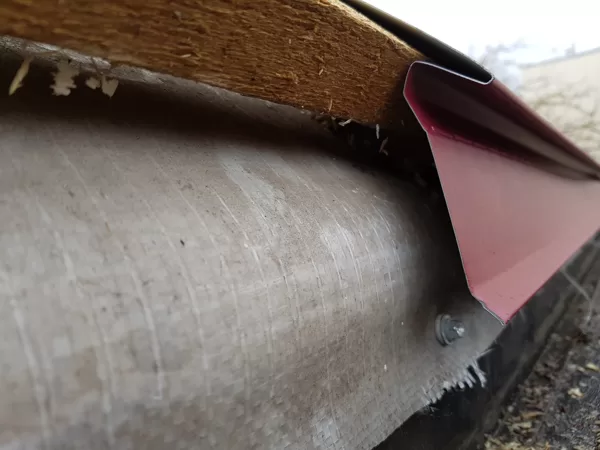 atstājam spraugu, lai jumta ventilācija darbotos kā nākas